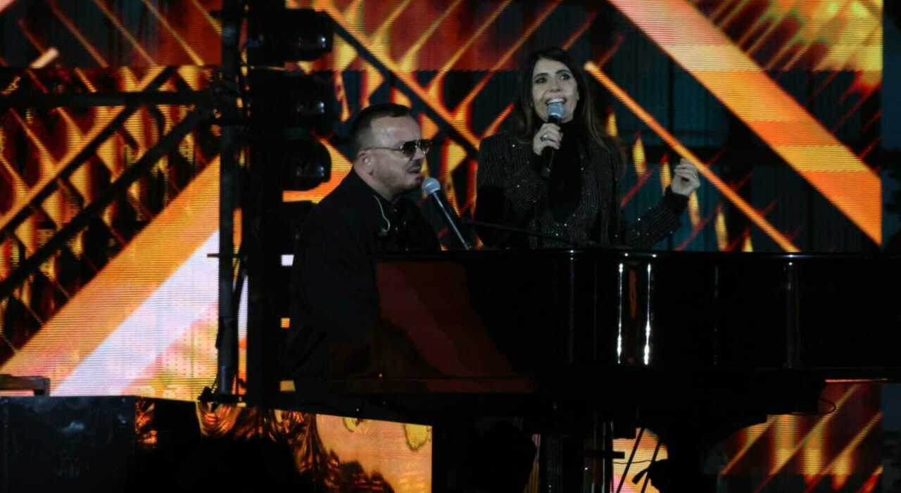 Finale X Factor a Napoli, piazza Plebiscito piena: Gigi D