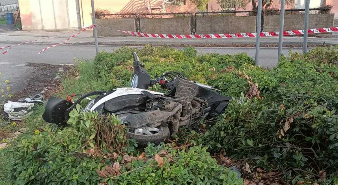 Falciata sullo scooter, Ornella muore sul colpo: lo schianto per un sorpasso azzardato