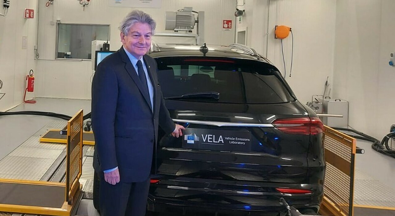 il commissario per il Mercato Interno della UE Thierry Breton inaugura a Ispra (Varese) il laboratorio di sorveglianza del mercato dei veicoli