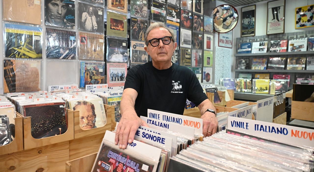 Padova. Dopo mezzo secolo chiude lo storico negozio di dischi il “23”,  regno del vinile quando la musica era “vera” Video