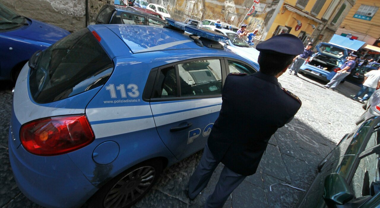Robbery in Naples: Two Arrested by Police