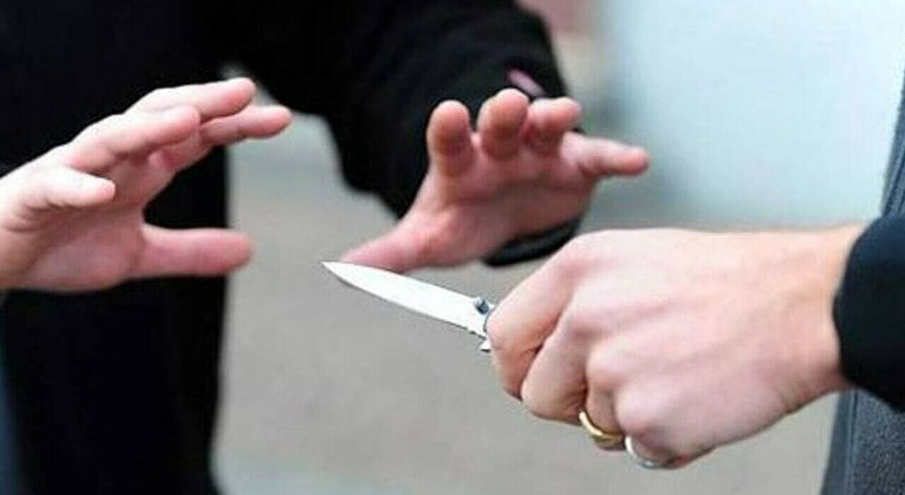 Salento ragazzini da Quotidianodipuglia.it Salento i ragazzini si affrontano fuori da scuola con i coltelli in mano E il preside scrive alle famiglie