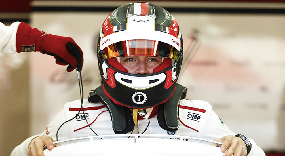 Il logo di Garage Italia sul casco di Charles Leclerc, pilota della Alfa Romeo Sauber di F1