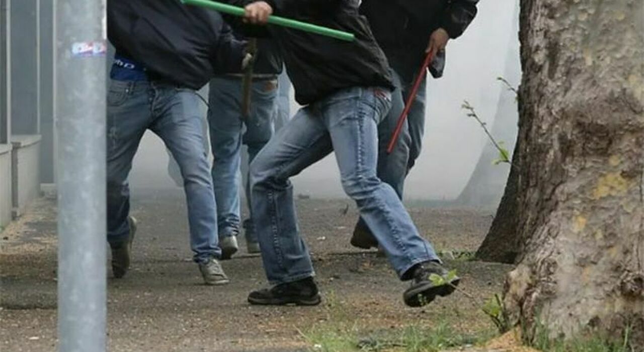 Guerriglia durante la partita: si affrontano i tifosi di Leverano e Carovigno