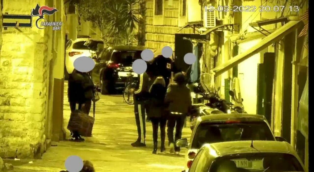 Bari vecchia, scacco ai traffici di droga nella movida. Gli operatori: «Fenomeno ridotto rispetto a prima»