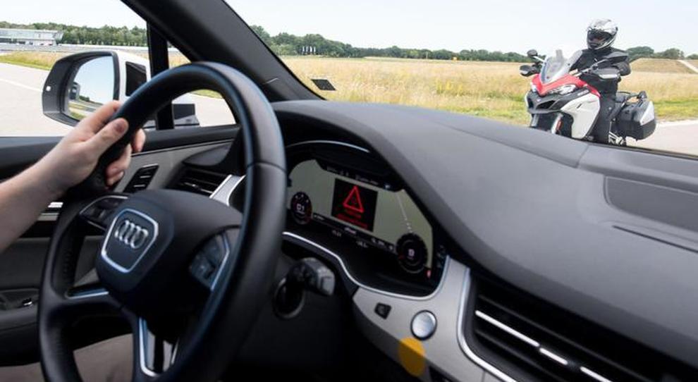 Ducati e Audi sviluppano insieme la sicurezza delle comunicazioni tra auto e moto