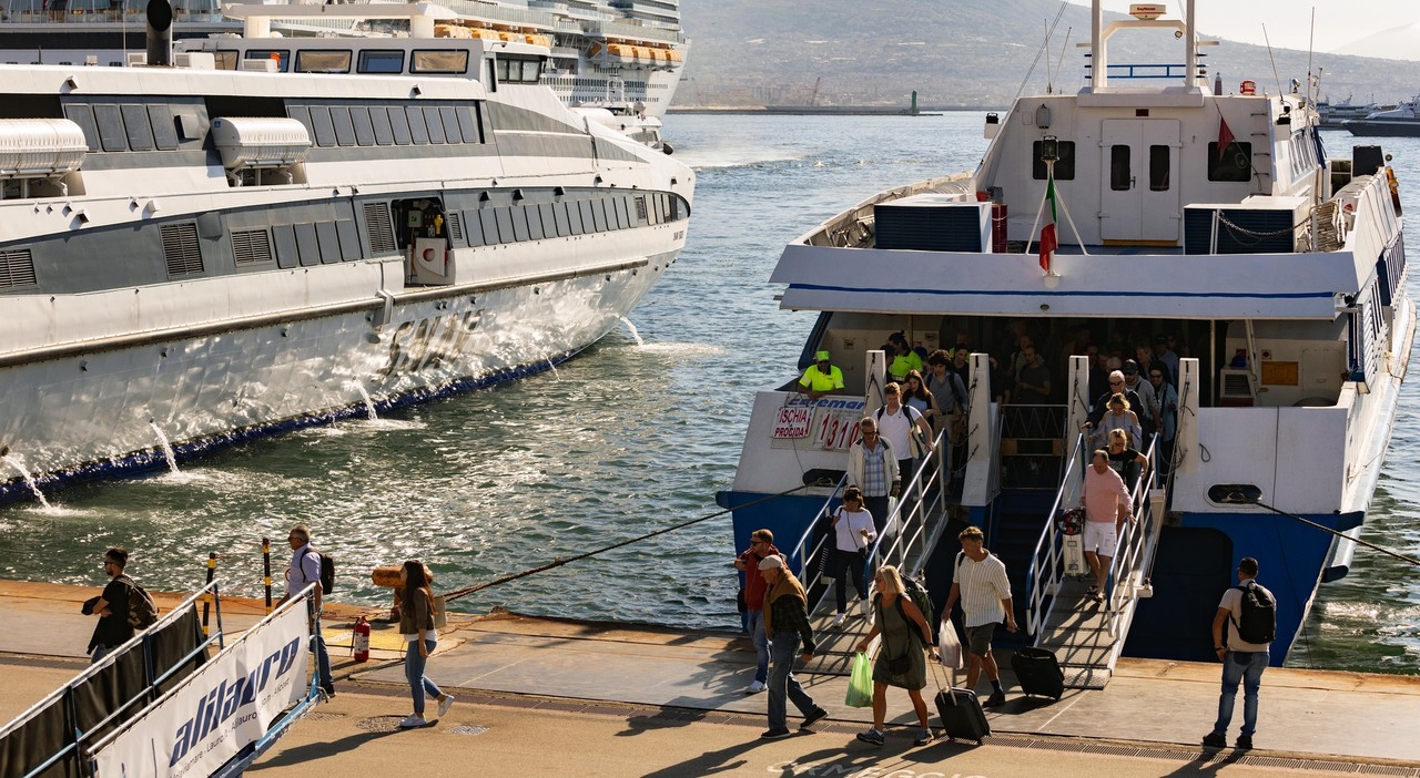 Napoli, Molo Beverello: da lunedì biglietterie attive al nuovo terminal