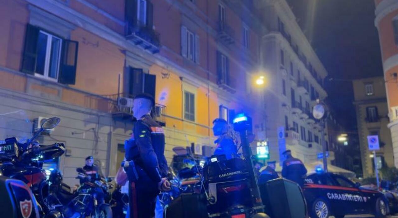 Napoli, controlli nei quartieri della movida: un manganello e un coltello nel bilancio