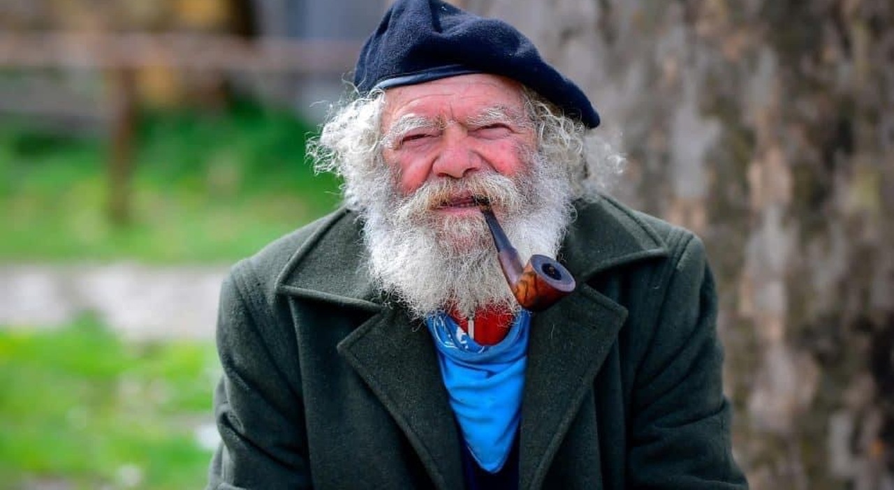 Addio a Giuseppe Spagnuolo, l'ultimo abitante di Roscigno Vecchia ...