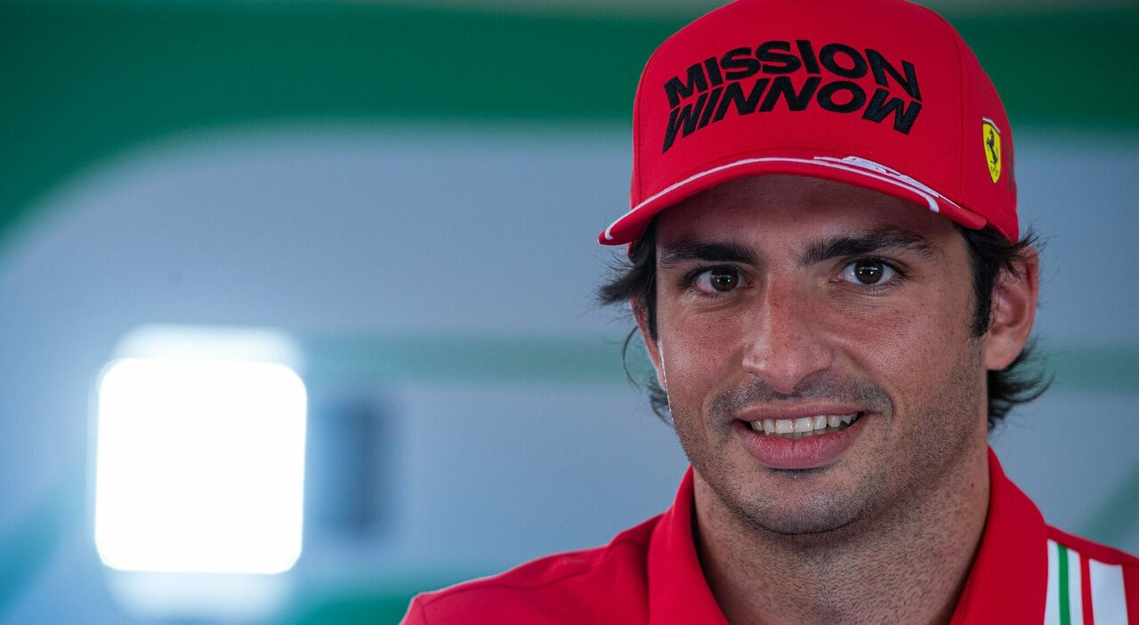 Carlos Sainz si lega alla Ferrari per altri due anni