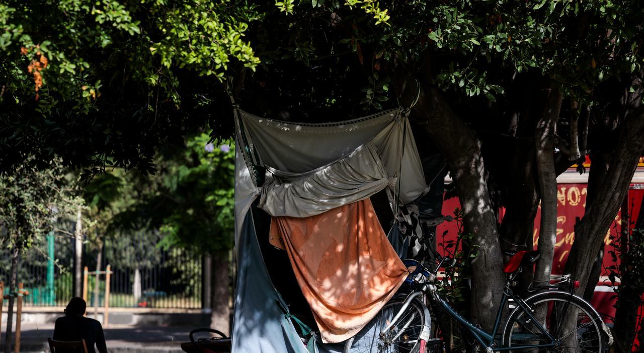 Clochard morto a Napoli, assassino inchiodato dai teste: «La lite era iniziata per un materasso»