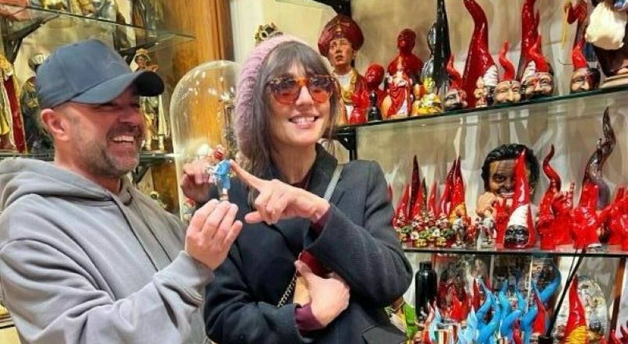 Ambra Angiolini Stregata da Napoli: Un Incontro Inaspettato con Genny di Virgilio a San Gregorio Armeno