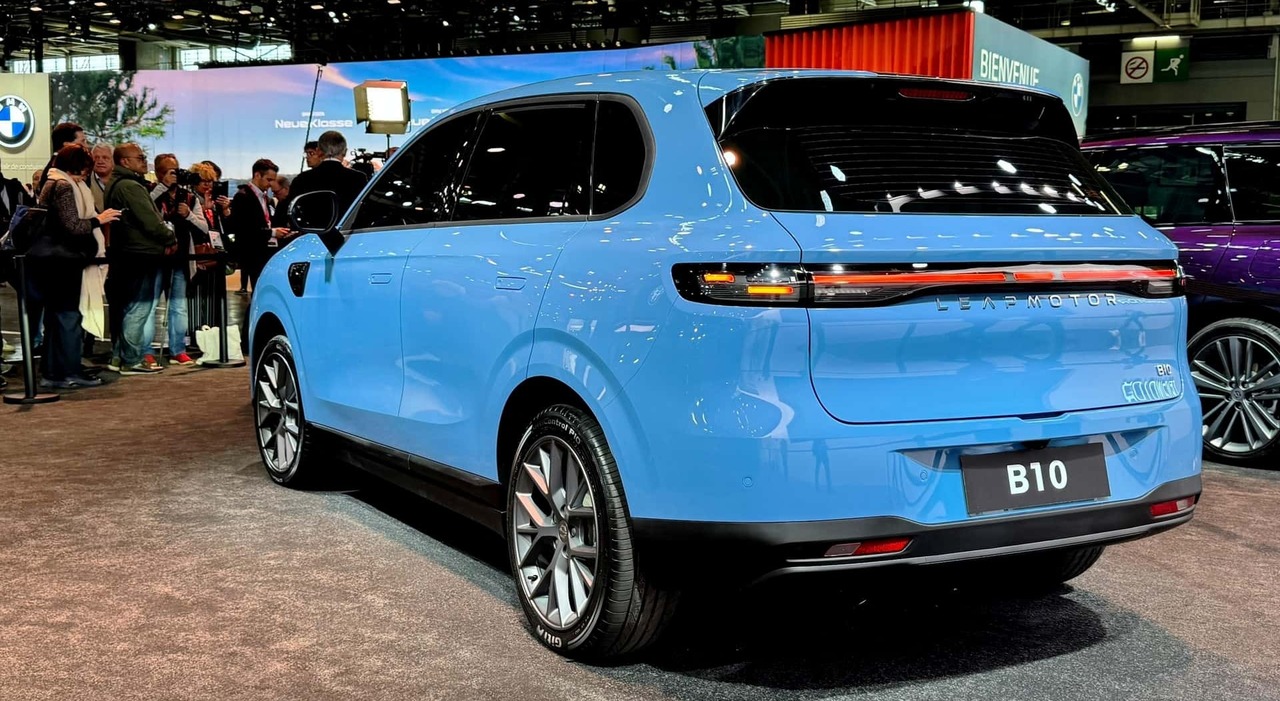 Leapmotor B10 al Salone dell'auto di Parigi 2024