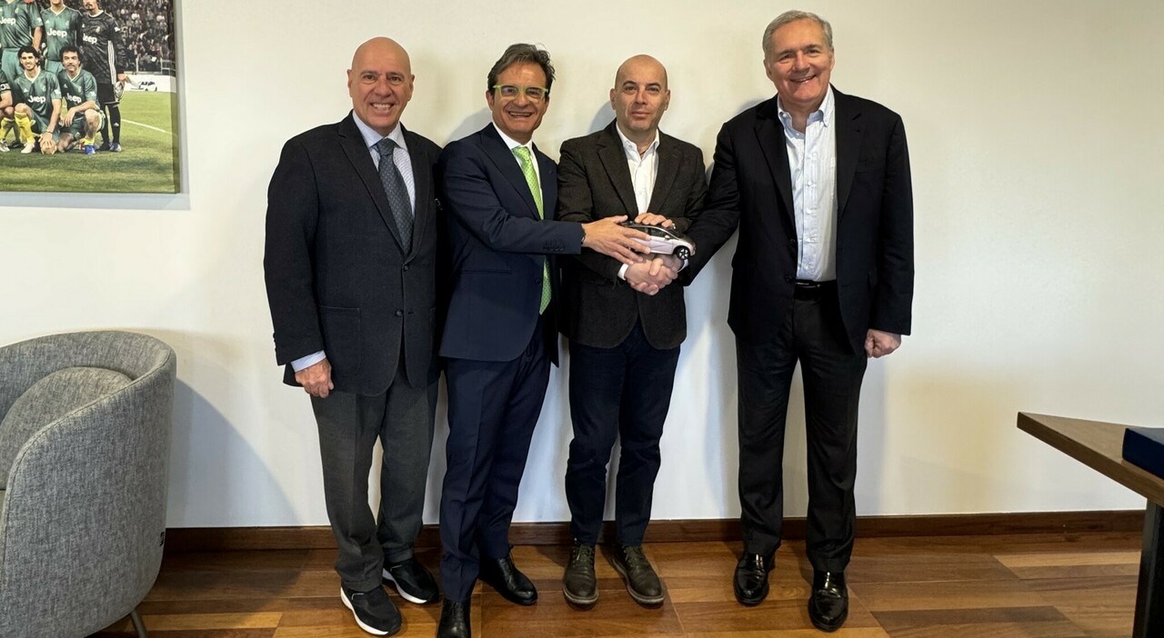 da sinistra: Gian Michele Vinelli, CEO di Spazio Group, Alberto Di Tanno, Presidente del Gruppo Intergea, Aurelio Pagani, Amministratore Delegato di CRF, Alfredo Altavilla, Special Advisor Europe BYD