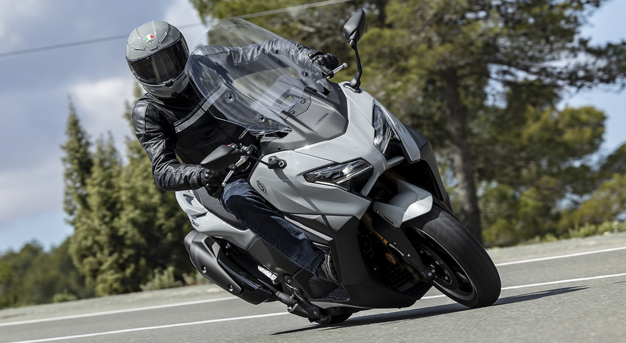 Yamaha TMAX Tech Max 2025