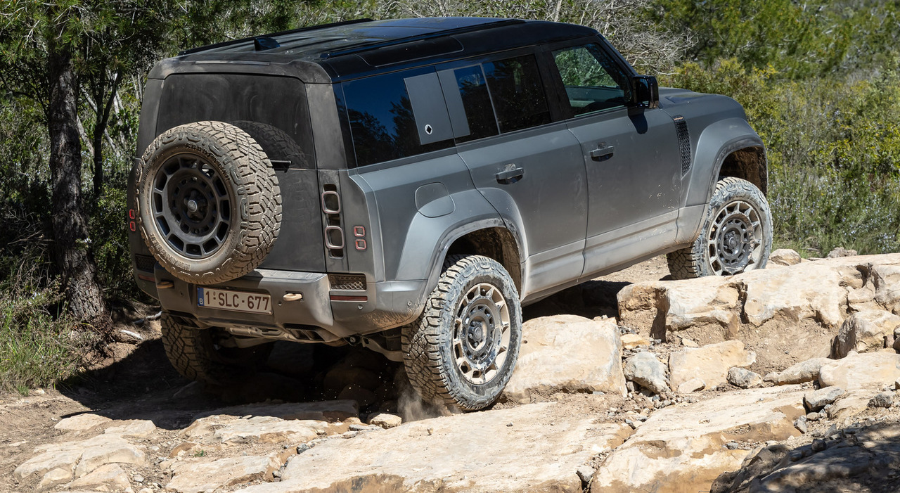 La Defender OCTA in off road