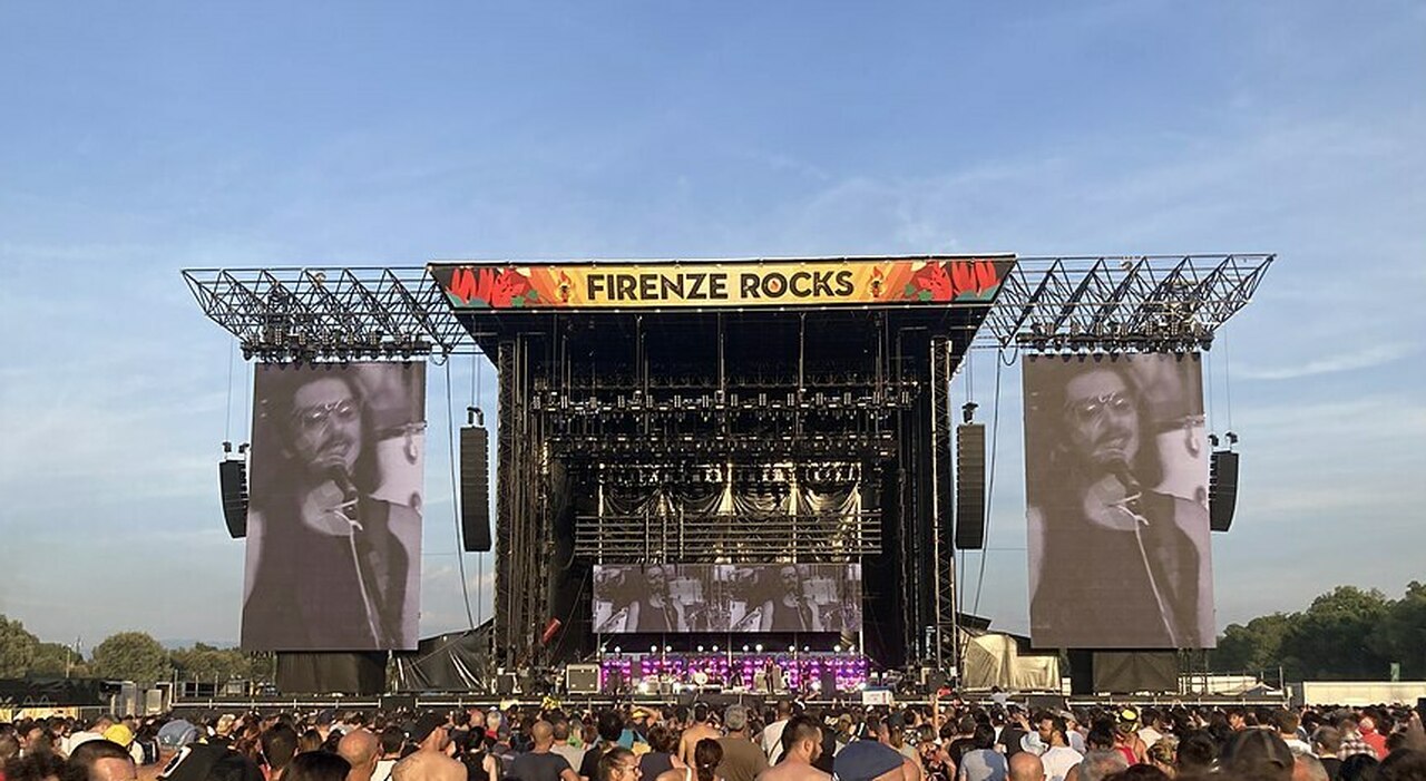 Foto diurna del Mainstage al Firenze Rocks