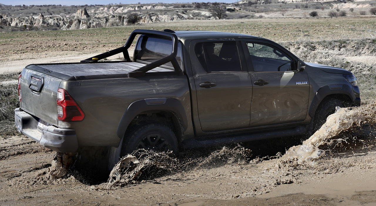 Toyota Hilux hybrid