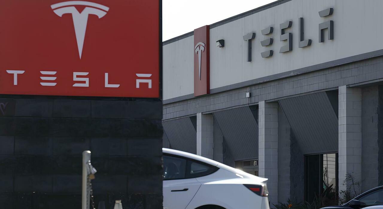 Un dealer Tesla
