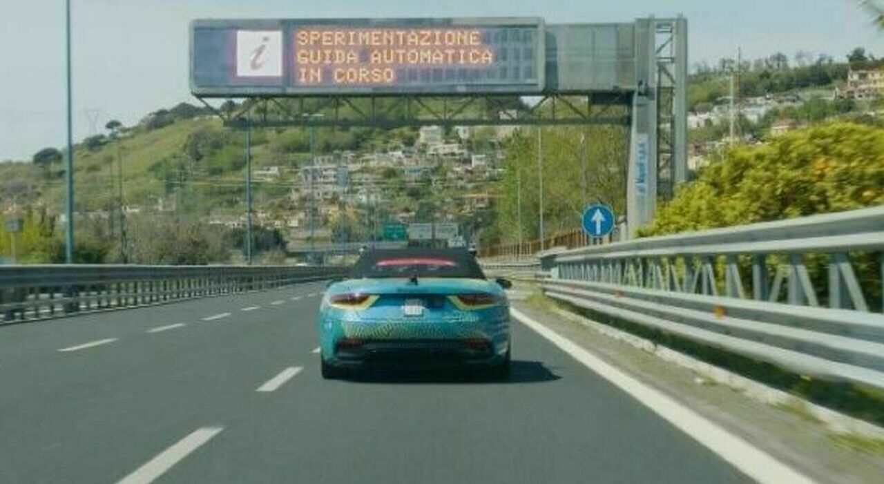 L'auto a guida autonoma con traffico aperto sulla Tangenziale di Napoli