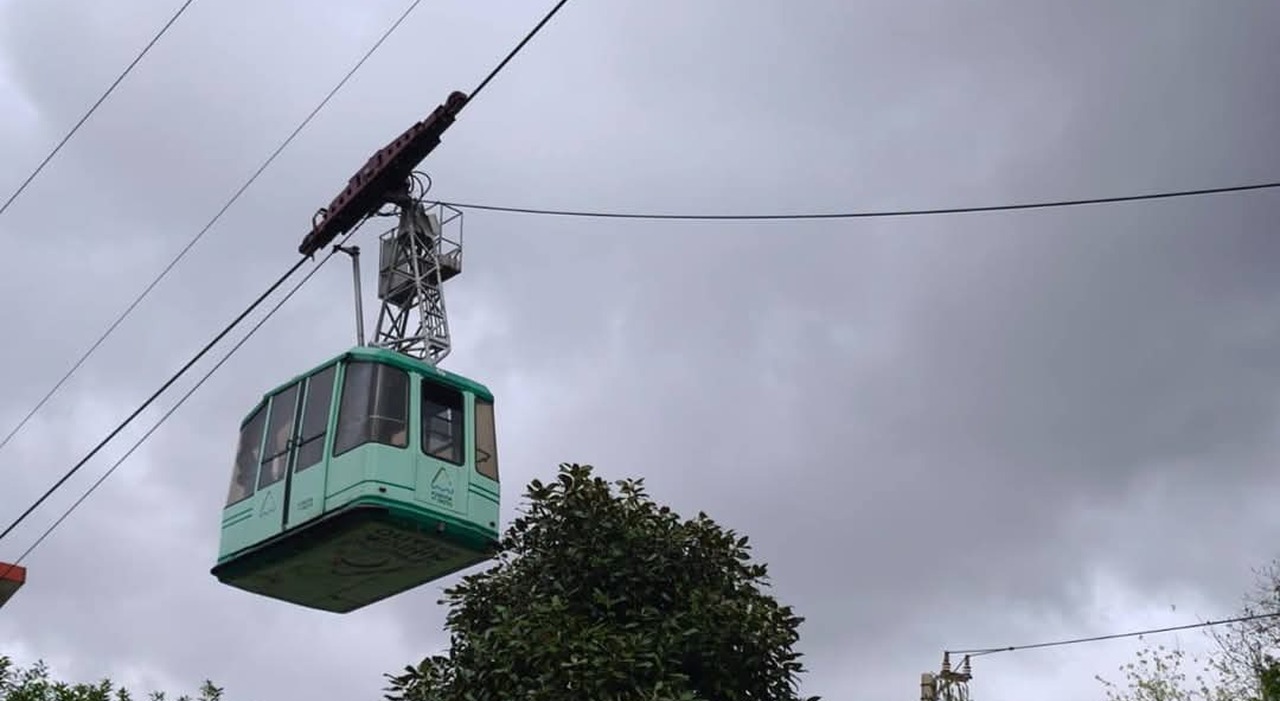 Crollo Funivia Faito, il sindaco di Castellammare: «Si è spezzato il cavo di trazione» Crollo Funivia Faito, il sindaco di Castellammare: «Si è spezzato il cavo di trazione»