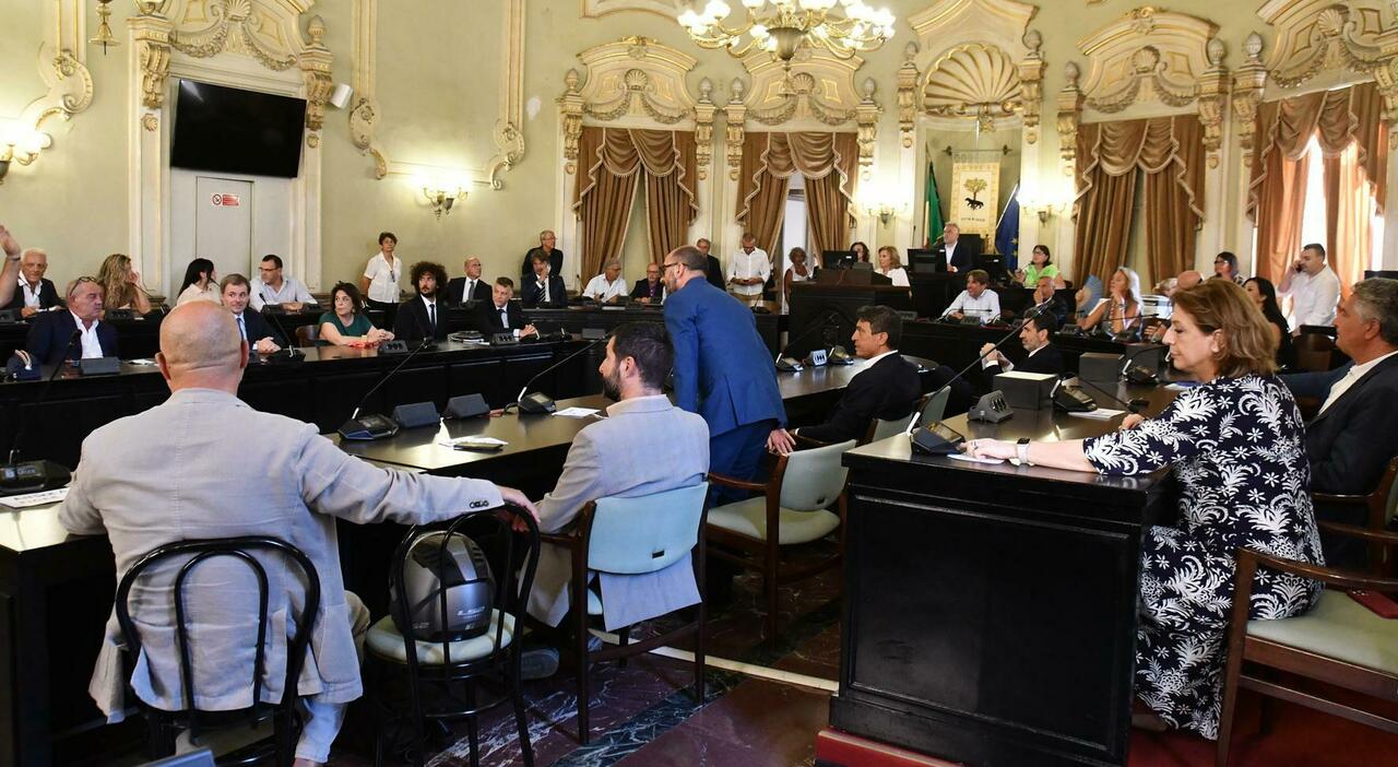 La sfuriata di Poli: «Commissioni fuorilegge». Ma il centrodestra insorge: «Chiarisca» La sfuriata di Poli: «Commissioni fuorilegge». Ma il centrodestra insorge: «Chiarisca»