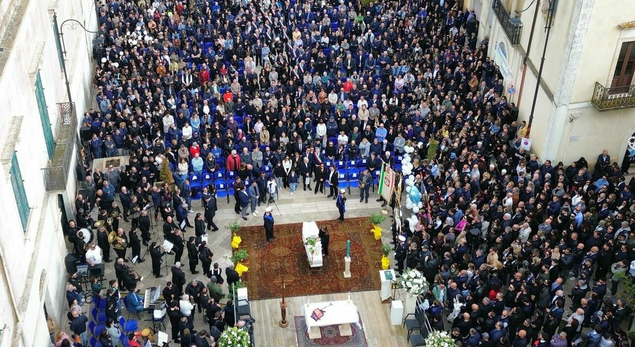 Donato Metallo, visita di Fitto e ai funerali c Donato Metallo, visita di Fitto e ai funerali c