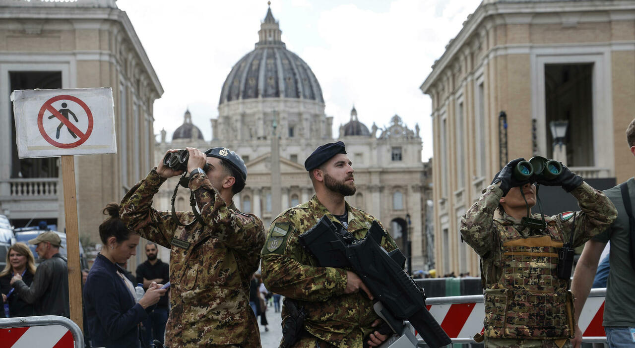 Funerali di Papa Francesco, ecco il piano sicurezza: pronti caccia, nave radar e migliaia di uomini delle forze dell Funerali di Papa Francesco, ecco il piano sicurezza: pronti caccia, nave radar e migliaia di uomini delle forze dell