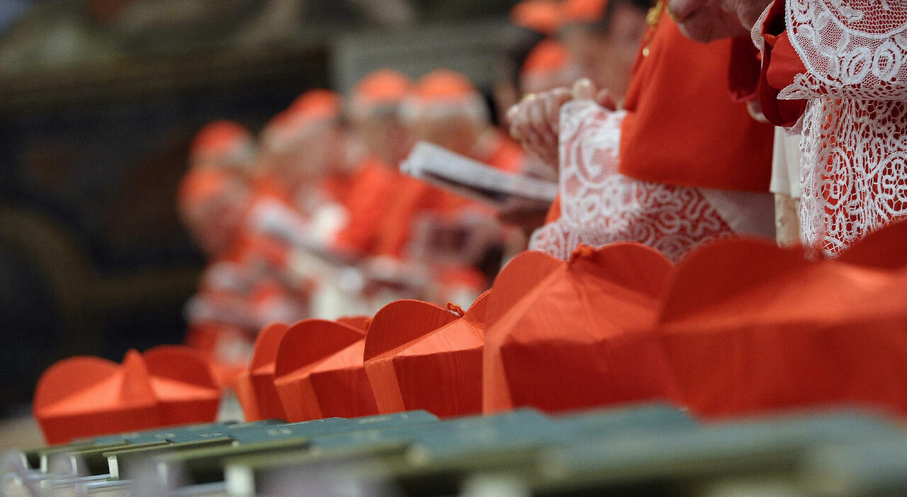 Conclave, il protocollo (rigido) del voto: preferenze lette a voce alta e schede bucate con l?ago, tutte le regole Conclave, il protocollo (rigido) del voto: preferenze lette a voce alta e schede bucate con l?ago, tutte le regole