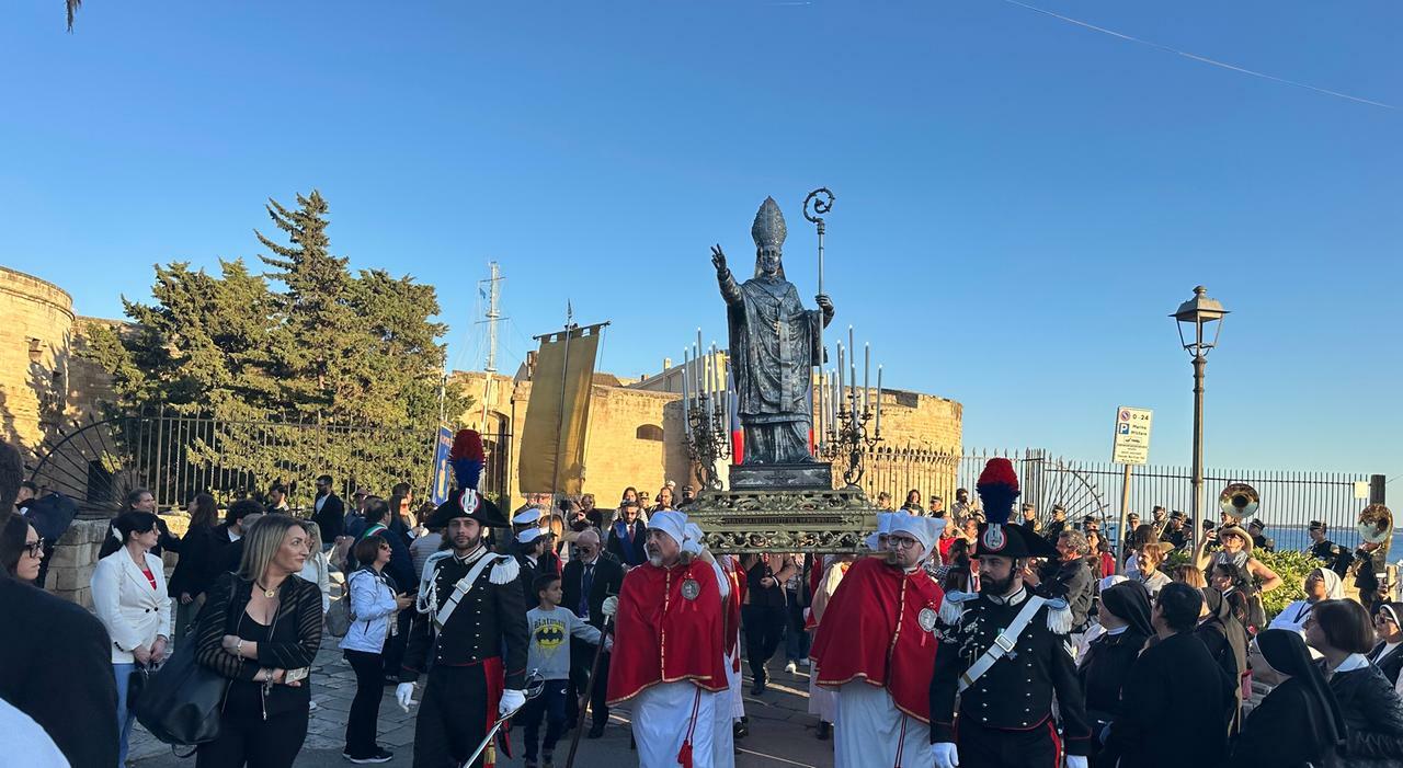 Per il patrono San Cataldo c?è il vescovo d?Irlanda: iniziano i festeggiamenti Per il patrono San Cataldo c?è il vescovo d?Irlanda: iniziano i festeggiamenti