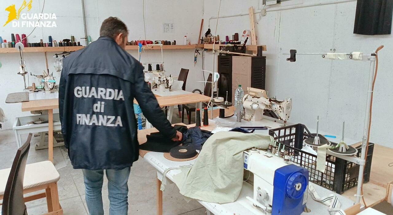 Laboratori cinesi con dormitori abusivi, chiuse 4 aziende cinesi: danni al fisco per 3 milioni di euro, accusa di sfruttamento e frode