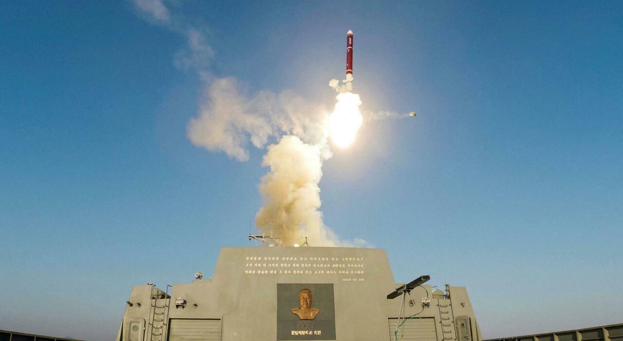 Guerra, la minaccia del cacciatorpediniere nucleare nordcoreano Choe Hyon: cosa può fare e perché Mosca è coinvolta Guerra, la minaccia del cacciatorpediniere nucleare nordcoreano Choe Hyon: cosa può fare e perché Mosca è coinvolta