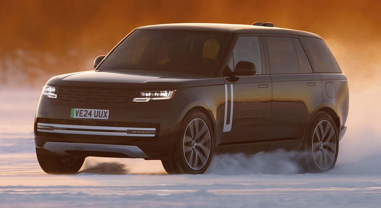 Il Range Rover Electric durante i test