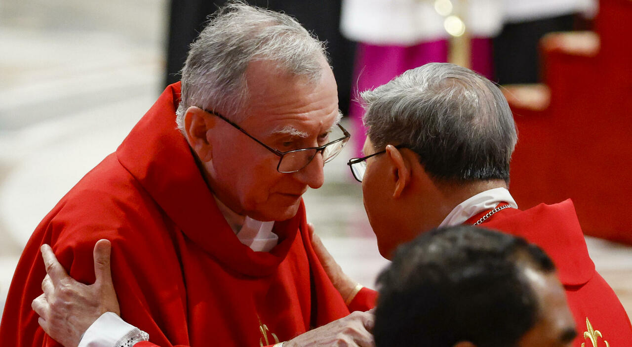 Conclave, Parolin favorito ma spuntano i corvi: «Ha avuto un malore», ma è tutto falso. Accadde già con Papa Francesco Conclave, Parolin favorito ma spuntano i corvi: «Ha avuto un malore», ma è tutto falso. Accadde già con Papa Francesco