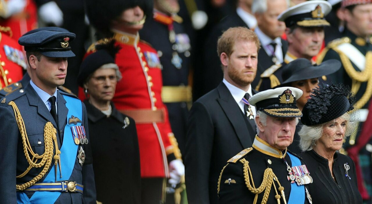 Harry: «Vorrei riconciliarmi con la Royal Family, mio padre non mi parla e non so quanto vivrà ancora». Revocata la scorta Harry: «Vorrei riconciliarmi con la Royal Family, mio padre non mi parla e non so quanto vivrà ancora». Revocata la scorta