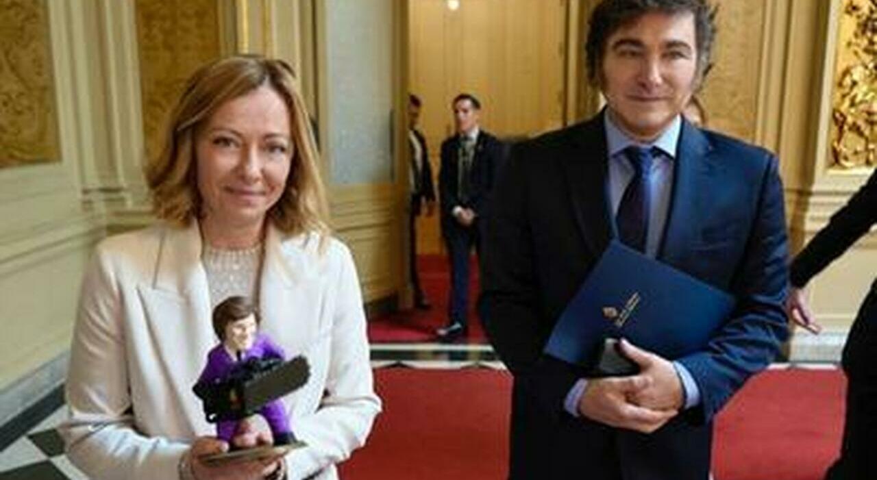 Meloni, ecco il ?magazzino? dei regali a Palazzo Chigi: tappeti, diamanti, scarpe di pitone. Ma tutti i doni restano inutilizzati Meloni, ecco il ?magazzino? dei regali a Palazzo Chigi: tappeti, diamanti, scarpe di pitone. Ma tutti i doni restano inutilizzati