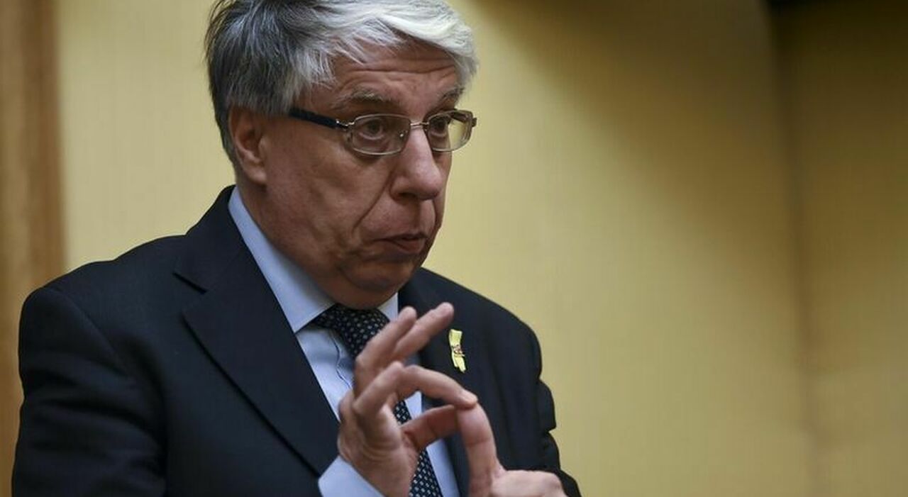 Giovanardi denuncia da Leggo.it giovanardi denuncia il furto dell auto ma non era stata rubata era parcheggiata vicino al ristorante dove aveva pranzato
