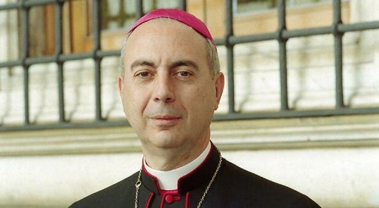 Dominique Mamberti, chi è il protodiacono che annuncerà il nuovo Papa: le origini, la "promozione" di Bergoglio e la sua visione della Chiesa Dominique Mamberti, chi è il protodiacono che annuncerà il nuovo Papa: le origini, la "promozione" di Bergoglio e la sua visione della Chiesa