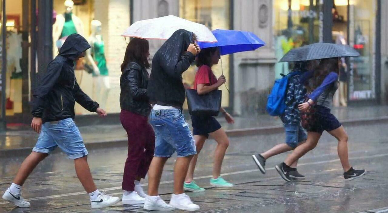 Temporali, vento e allerta meteo: la seconda settimana di maggio parte male. Ecco le previsioni per i prossimi giorni Temporali, vento e allerta meteo: la seconda settimana di maggio parte male. Ecco le previsioni per i prossimi giorni