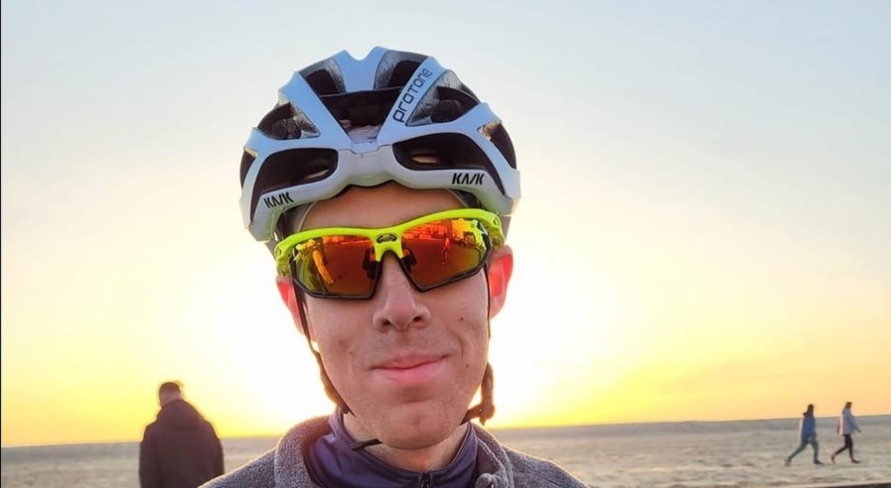 Michele Negri morto a 31 anni durante una gara ciclistica: si è schiantato contro un muro in curva, inutili i soccorsi Michele Negri morto a 31 anni durante una gara ciclistica: si è schiantato contro un muro in curva, inutili i soccorsi