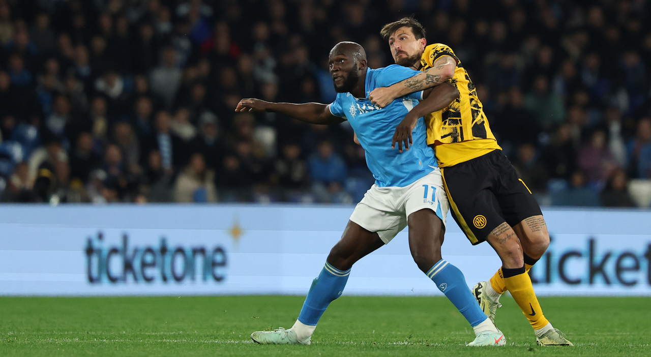 La lotta scudetto Napoli Inter: tre giornate per la gloria La lotta scudetto Napoli Inter: tre giornate per la gloria
