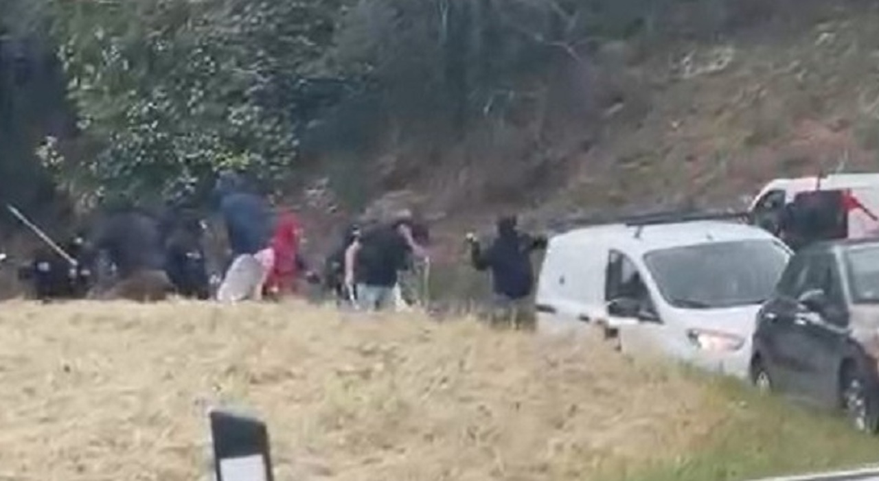 Scontri tra tifosi in A14: volano botte da orbi tra gli ultras dell Scontri tra tifosi in A14: volano botte da orbi tra gli ultras dell