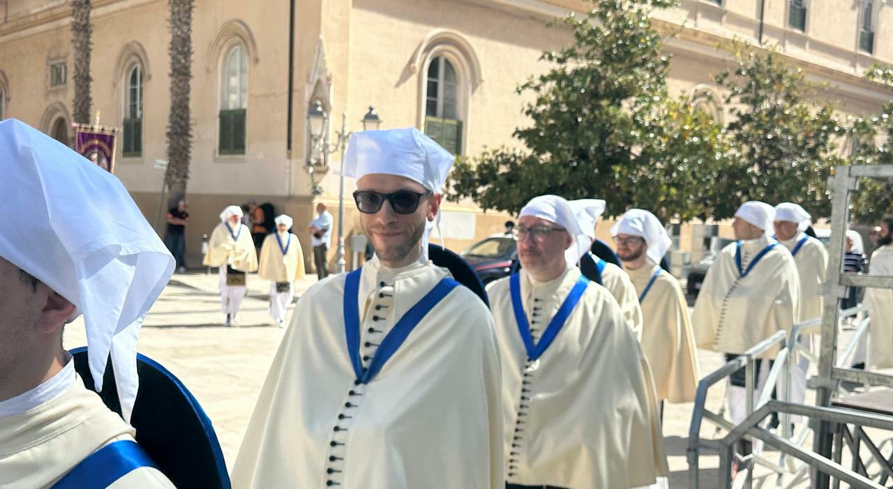 Taranto, confraternite in pellegrinaggio per l?omaggio a San Cataldo Taranto, confraternite in pellegrinaggio per l?omaggio a San Cataldo