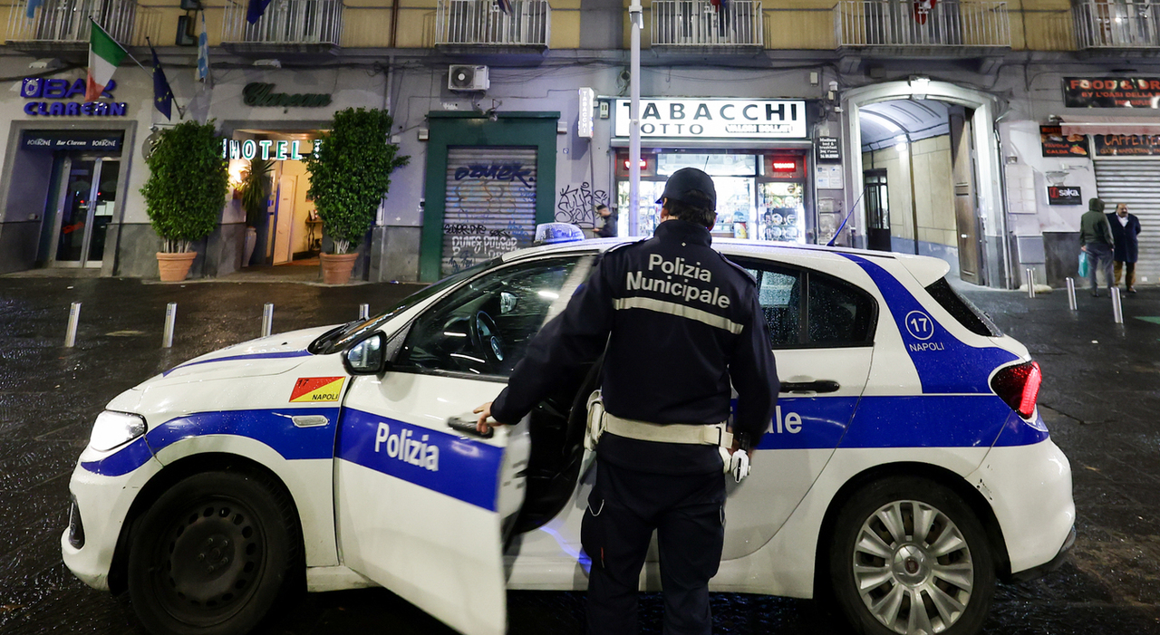 Crackdown on Illegal Street Vendors in Naples