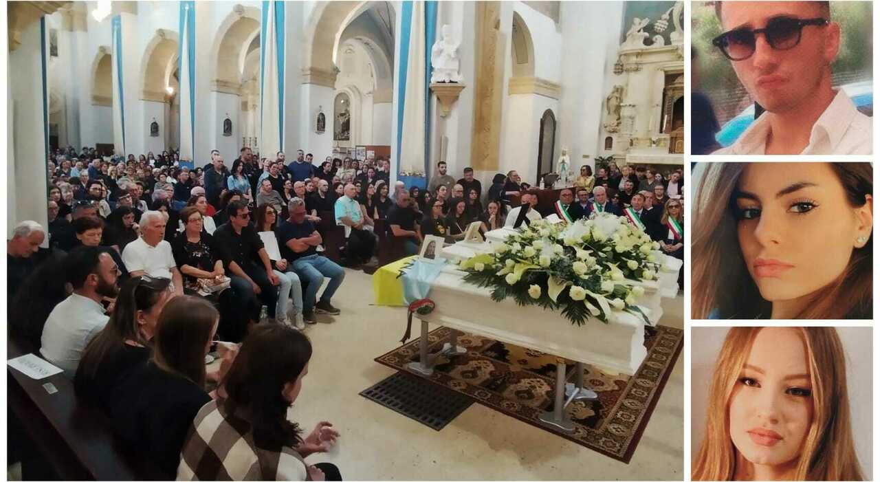 Lacrime e commozione, in centinaia ai funerali dei tre giovani morti nell Lacrime e commozione, in centinaia ai funerali dei tre giovani morti nell