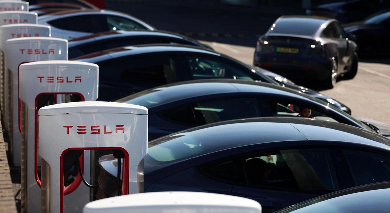 Un dealer Tesla