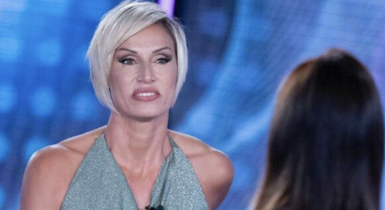 Annalisa Minetti: «Ho deciso di separarmi e mi hanno chiamata stronza perché invece di stare a casa con lui sono andata in giro a cantare» Annalisa Minetti: «Ho deciso di separarmi e mi hanno chiamata stronza perché invece di stare a casa con lui sono andata in giro a cantare»