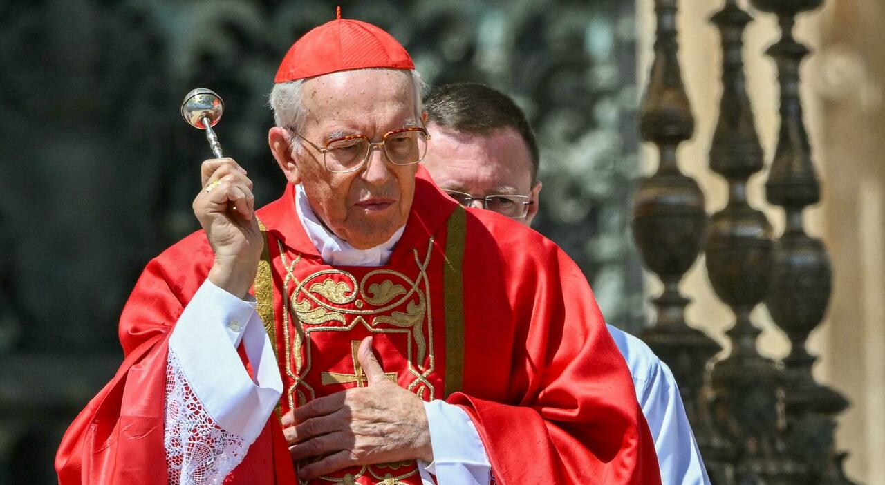 Il cardinale Giovan Battista Re a Pompei, il segno mariano sul Conclave che inizia da ilmattino.it Il cardinale Giovan Battista Re a Pompei, il segno mariano sul Conclave che inizia