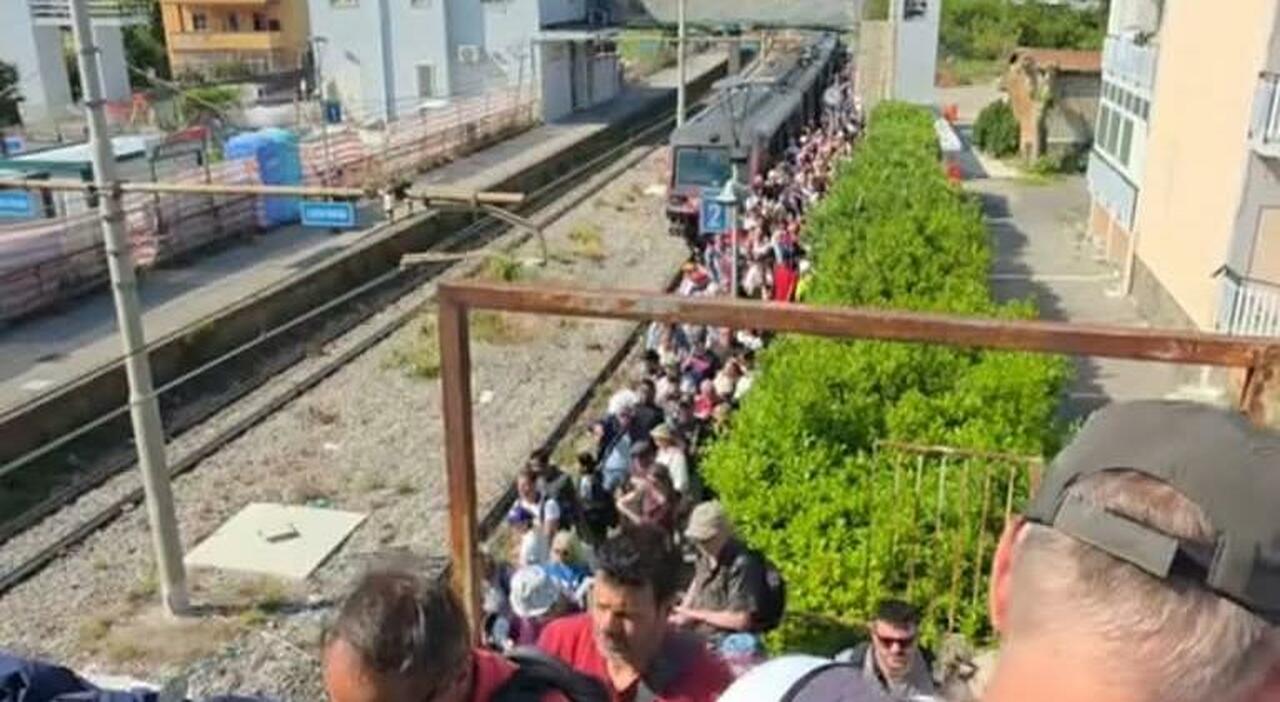 circumvesuviana binari nel caos e treni vecchi di 50 anni si viaggia a 10 km orari da Ilmattino.it circumvesuviana binari nel caos e treni vecchi di 50 anni si viaggia a 10 km orari