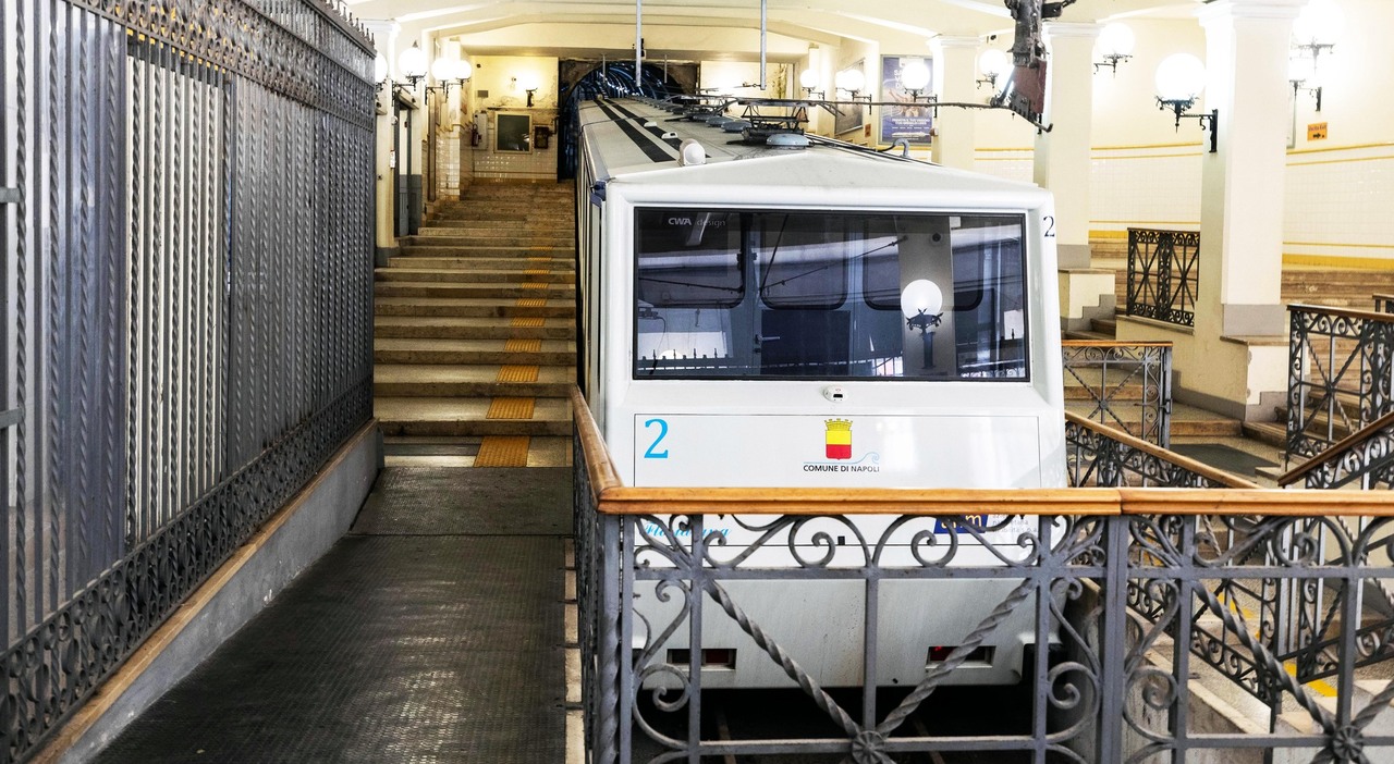 Napoli, guasto tecnico alla Funicolare Centrale: servizio temporaneamente sospeso Napoli, guasto tecnico alla Funicolare Centrale: servizio temporaneamente sospeso